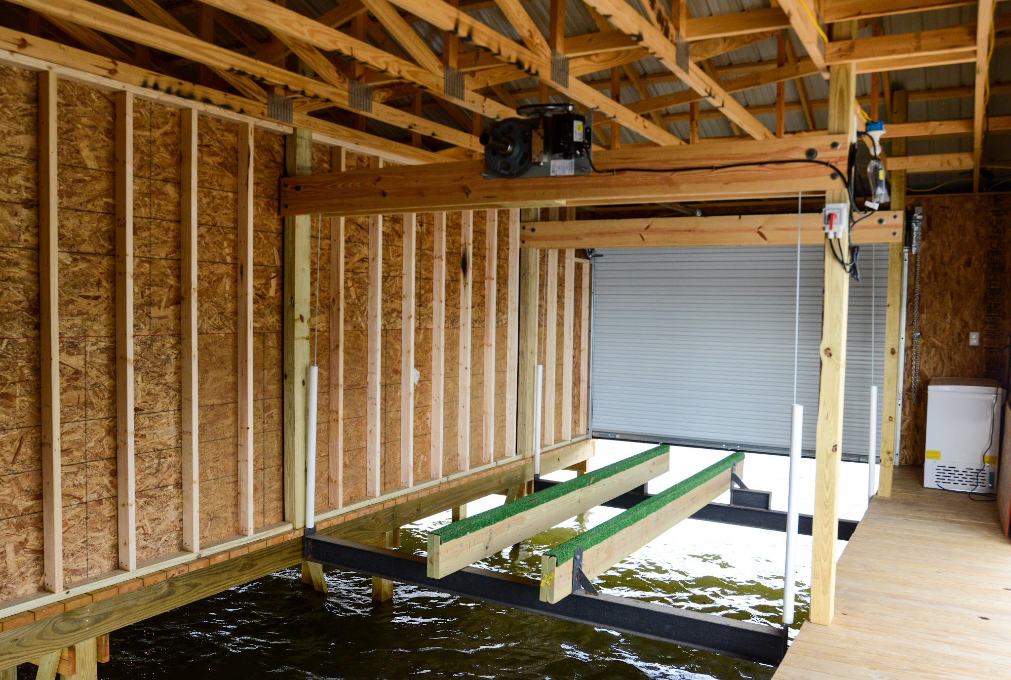 Covered boat lift inside the Guntersville Getaway boathouse for bass boat lodging